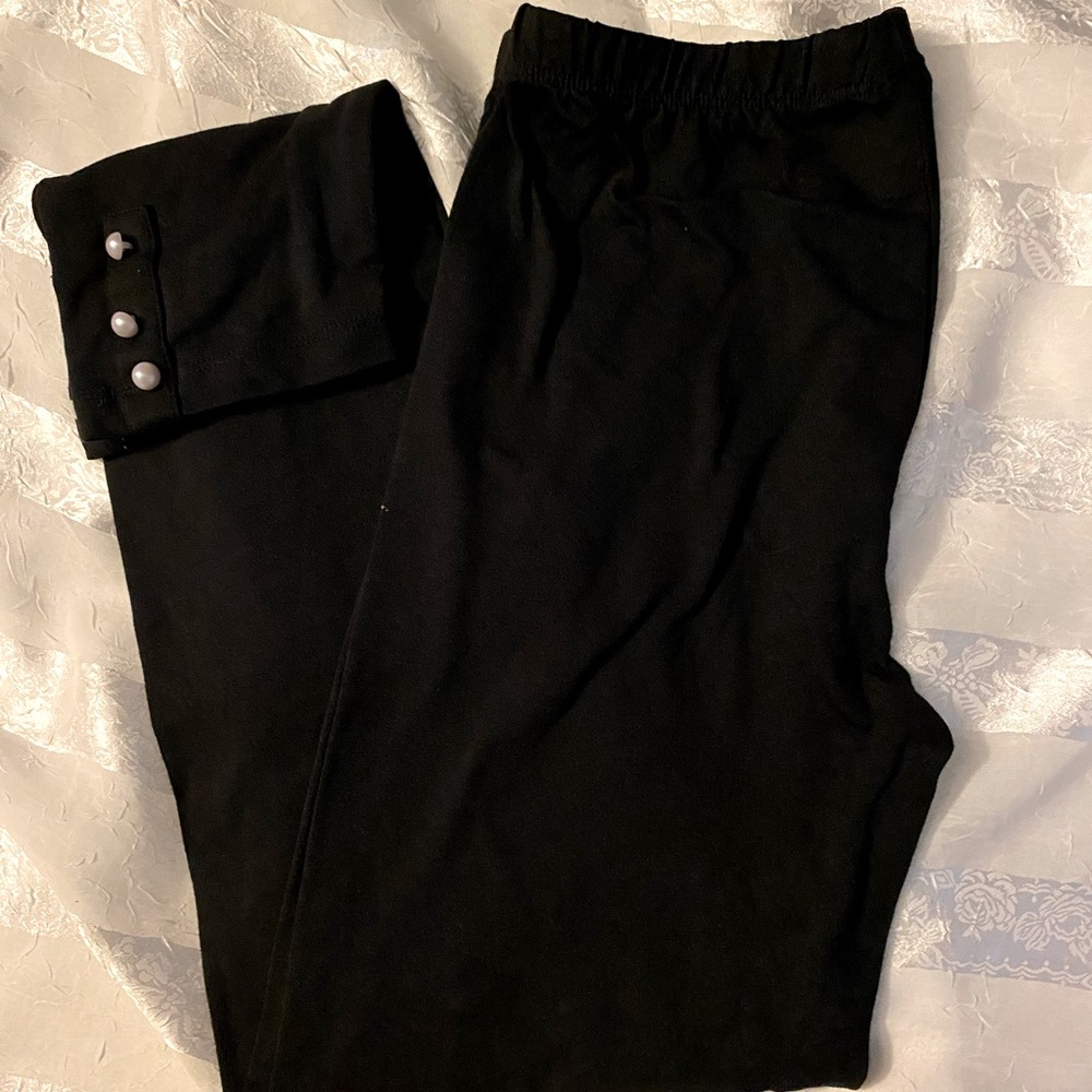 Girls leggings with pearl button cuff